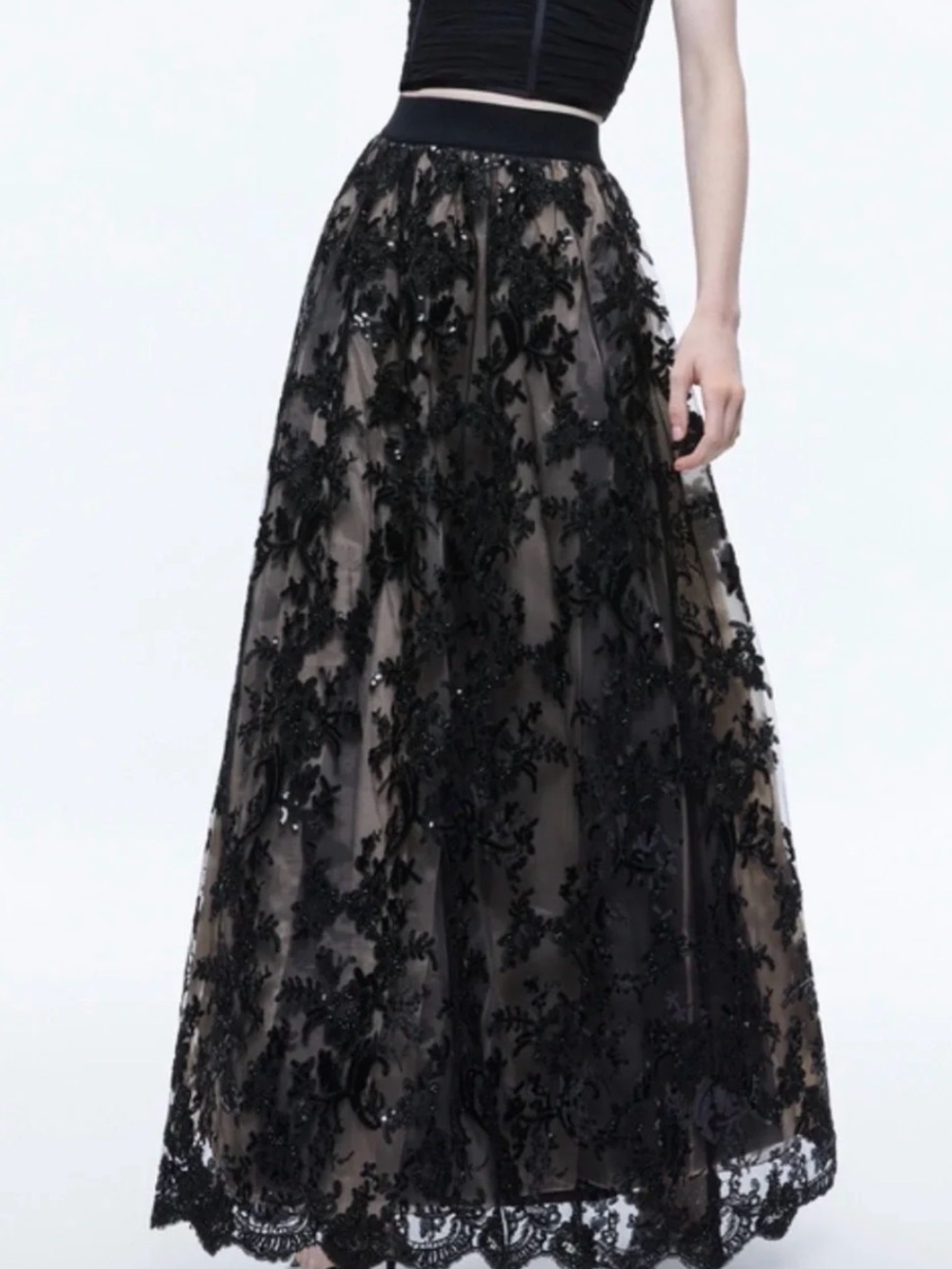 Alice + Olivia 
Tina Gown Maxi Skirt In Black